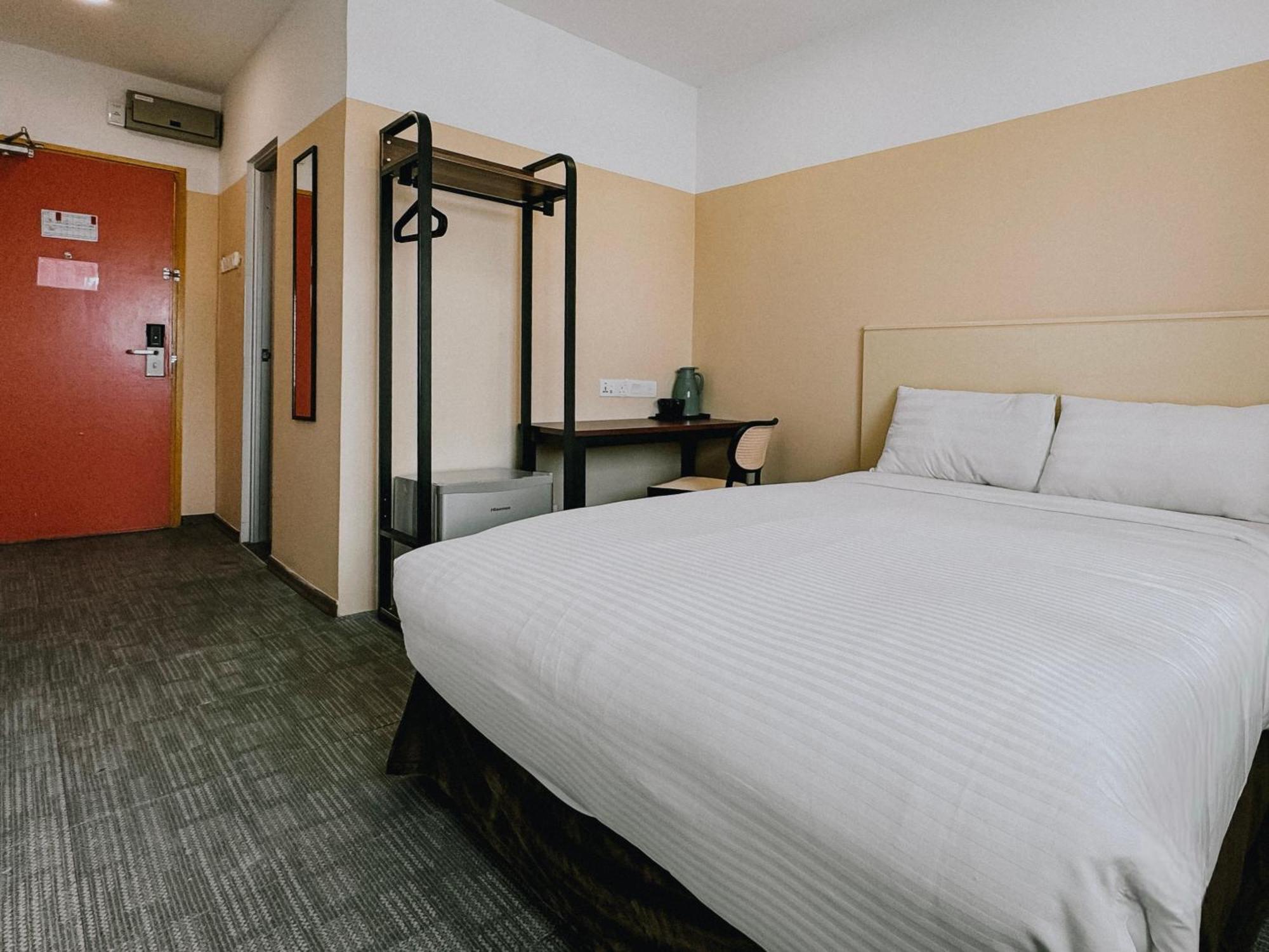 The Concept Hotel Melaka City Exterior photo